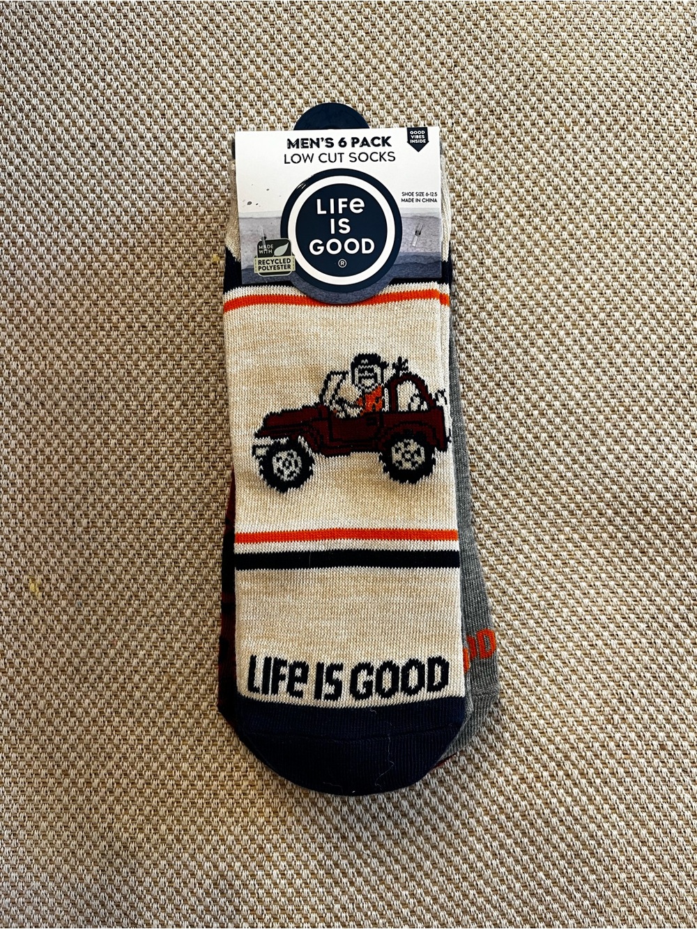 Life Is Good Men’s Low Cut Socks - Cream, Red & Navy Jeep Design